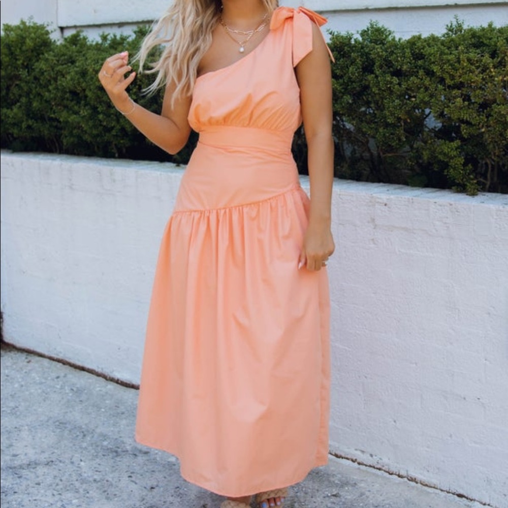 Beautiful peach colored dress size medium